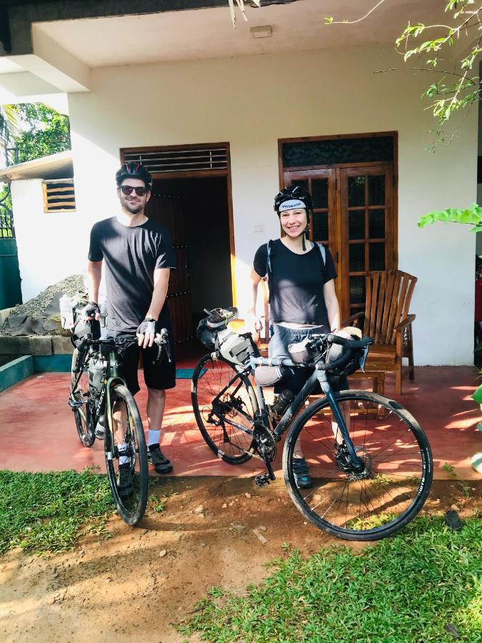 Dinesh Safari Homestay Удавалаве Екстер'єр фото