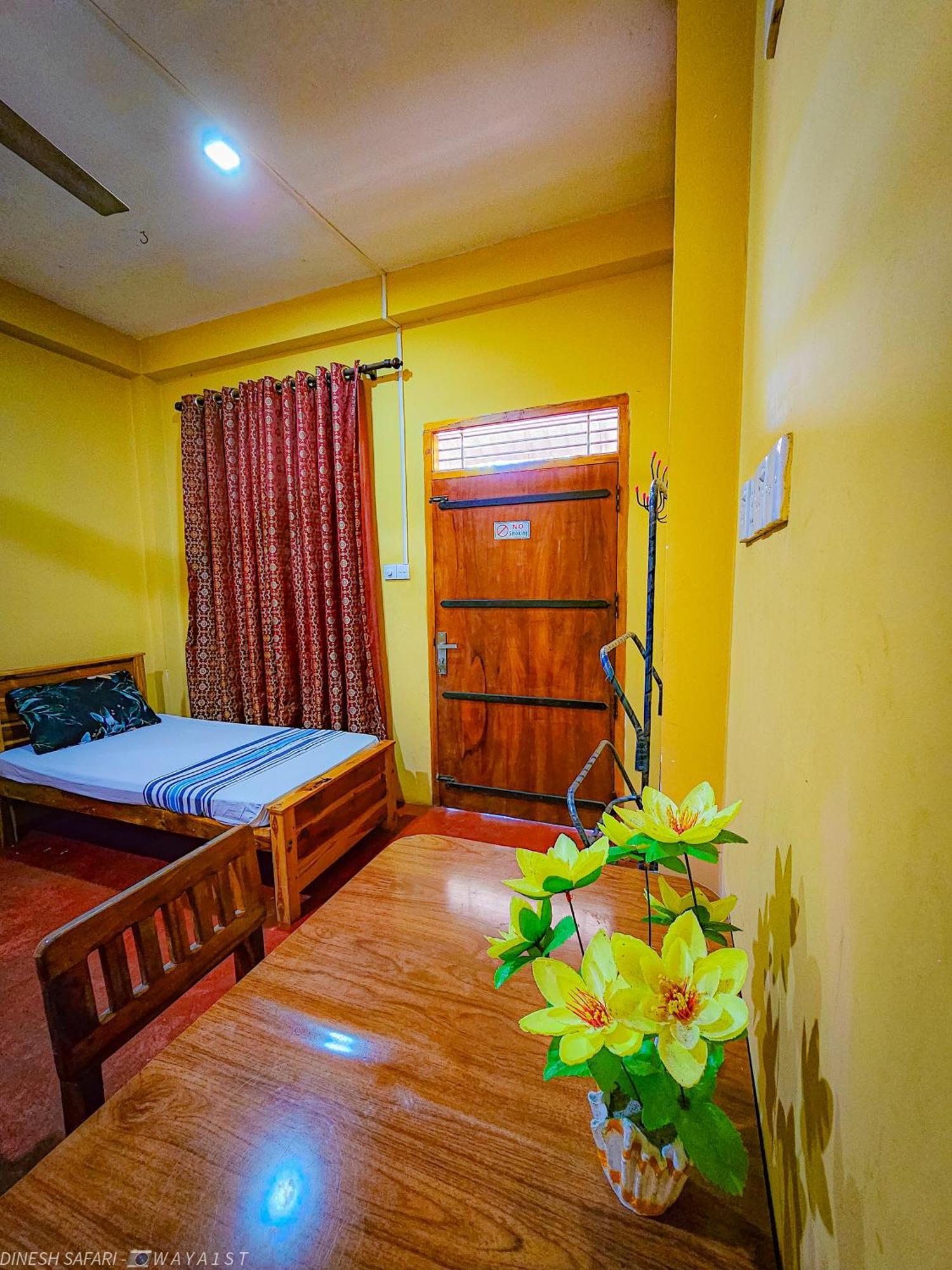 Dinesh Safari Homestay Удавалаве Екстер'єр фото
