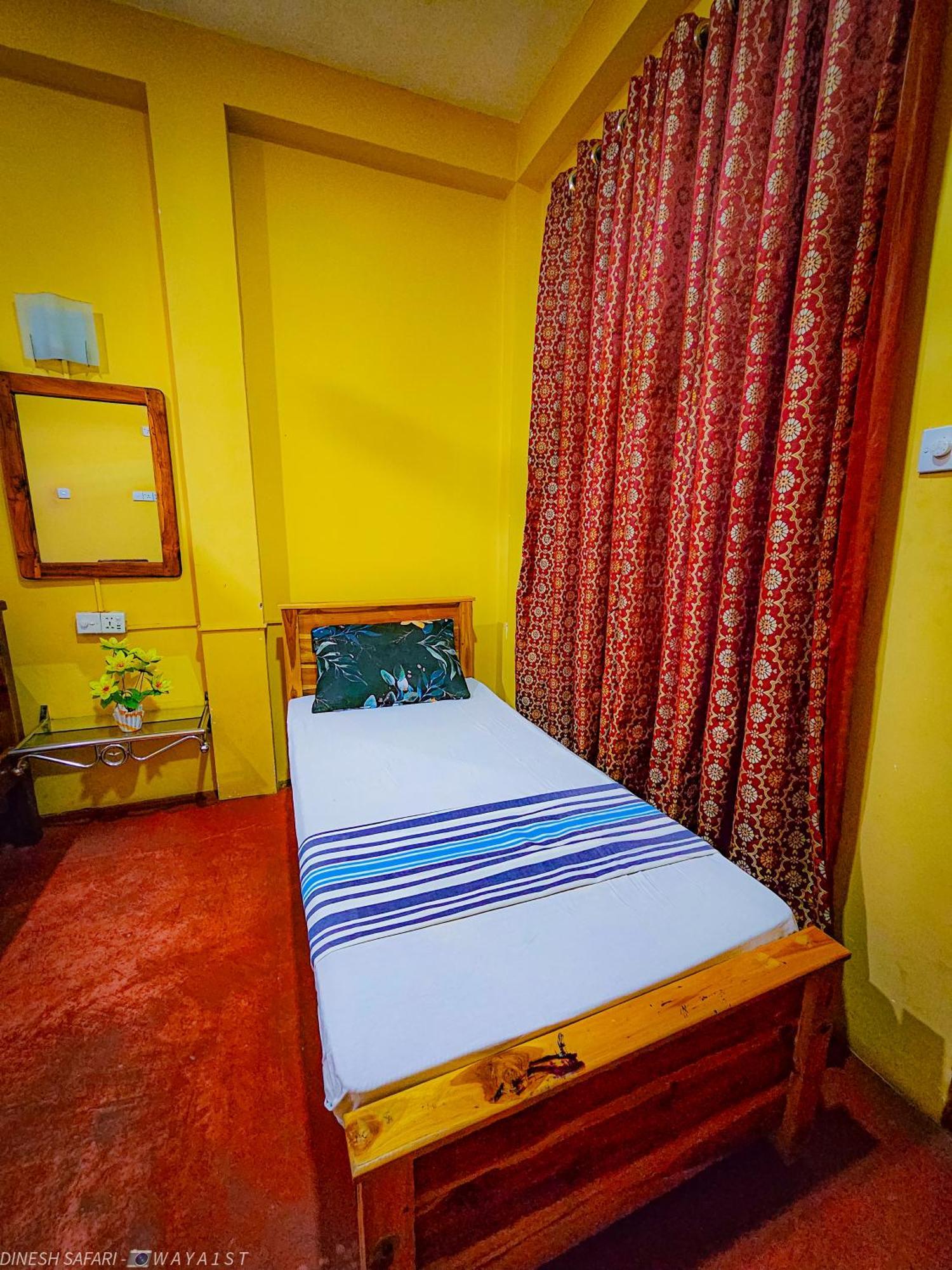 Dinesh Safari Homestay Удавалаве Екстер'єр фото